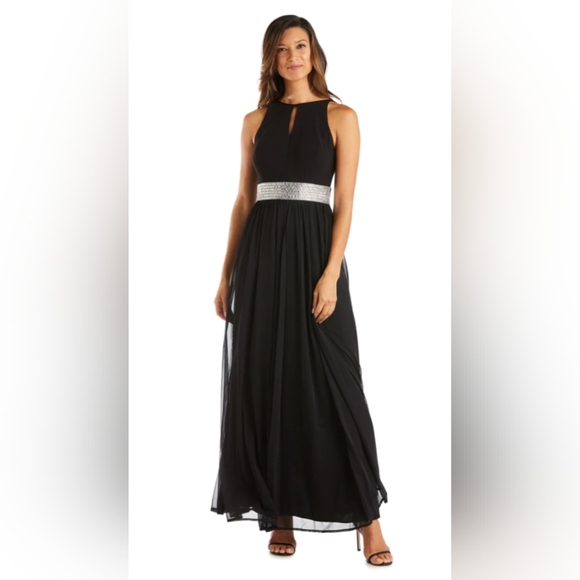 Maxi Dress with Keyhole Cutout, Halterneck and Flowing Skirt - Picture 1 of 15